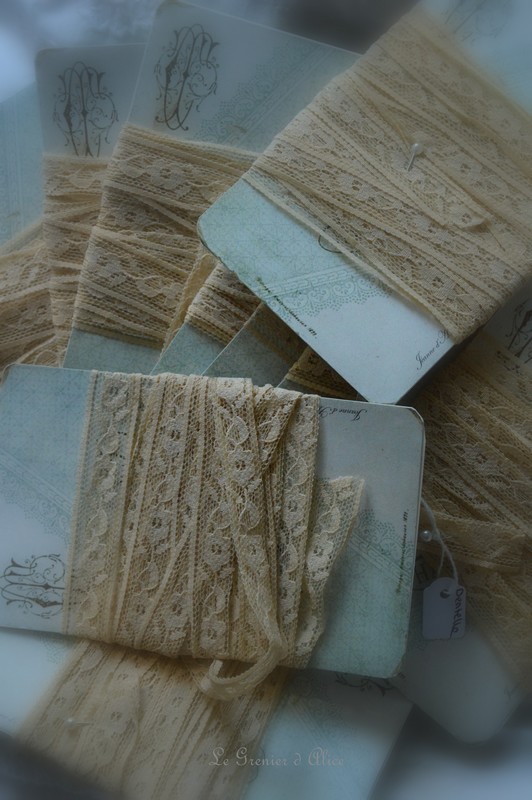 Lot de 30m de dentelle beige